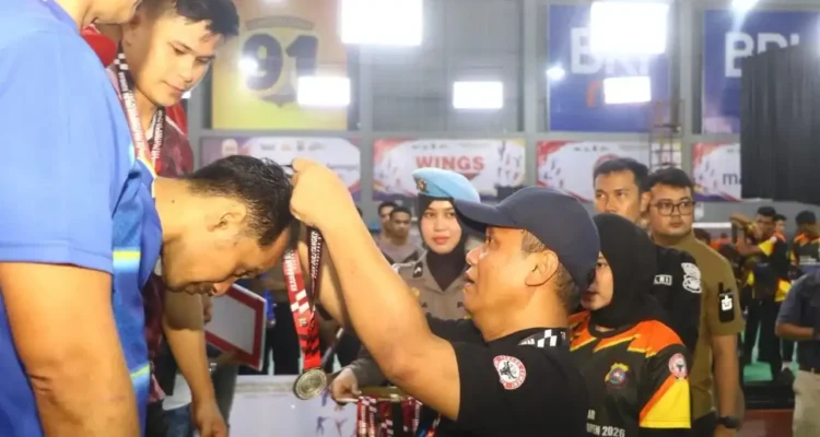 kapolda-sumbar-resmi-tutup-kejuaraan-bulu-tangkis-kapolda-cup-2026