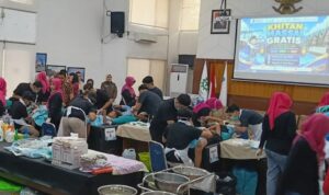 gandeng-sph-dan-pemko-padang,-pelindo-sukses-khitan-ratusan-anak-dan-bagikan-paket-sekolah
