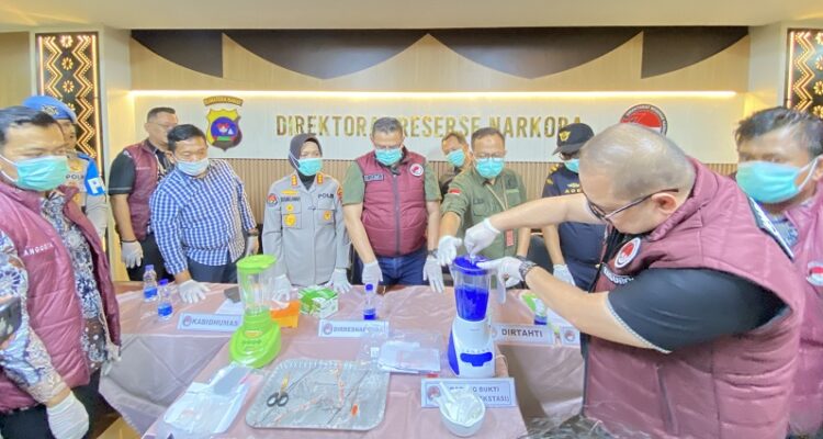 sabu-dan-ekstasi-hasil-ungkap-kasus-di-agam-dan-tanah-datar-dimusnahkan