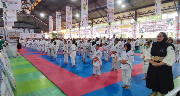 padang-juara-umum,-sawahlunto-dan-oku-raih-prestasi-gemilang-di-kejurnaswil-shorinji-kempo-se-sumatera