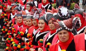 festival-minangkabau-kembali-digelar-di-istano-basa-pagaruyuang