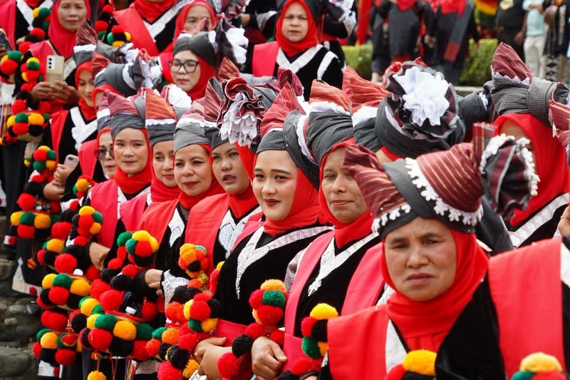 festival-minangkabau-kembali-digelar-di-istano-basa-pagaruyuang
