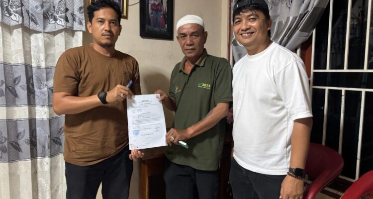 wujud-kepedulian-lingkungan,-pt-semen-padang-bantu-perbaikan-rumah-warga-yang-terbakar-di-pauh