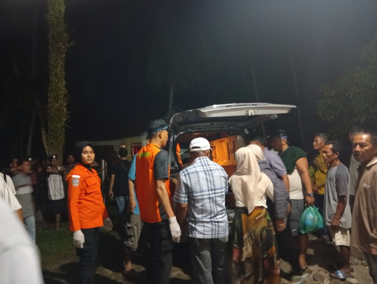 tragis!-mandi-mandi-di-pantai-gasan-gadang-pariaman,-remaja-asal-pekanbaru-ditemukan-meninggal-terseret-ombak