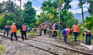 langkah-preventif-tekan-kecelakaan,-kai-sumbar-sukses-sterilkan-jalur-ka-dari-perlintasan-liar
