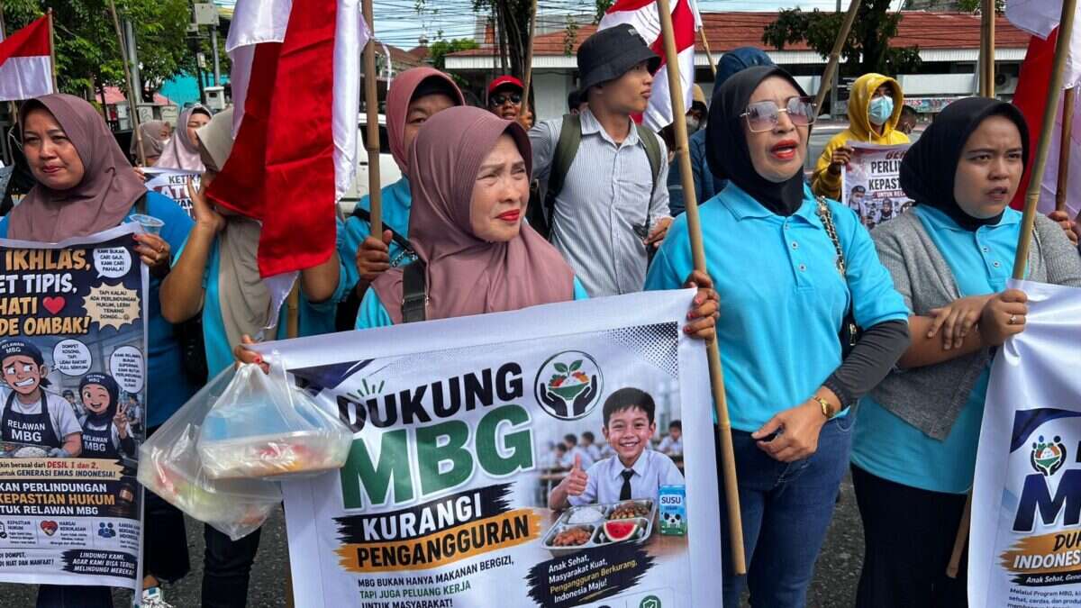 Relawan Sumbar Desak DPRD Pertahankan Program MBG