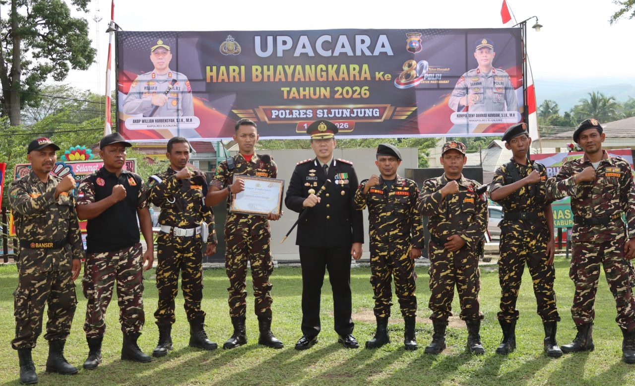 ketua-gp-ansor-sijunjung-terima-penghargaan-kapolres-pada-hut-bhayangkara-ke-80,-banser-dinilai-berjasa-jaga-harkamtibmas