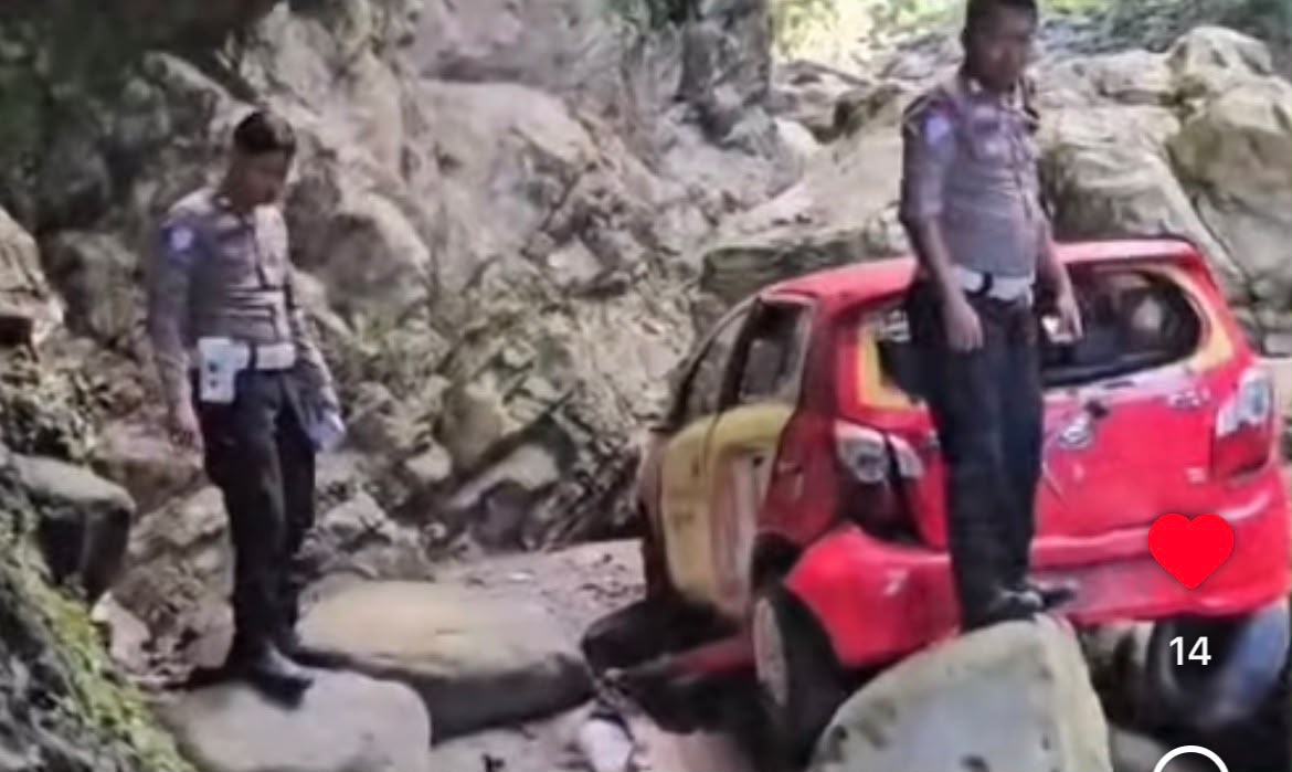 mobil-masuk-jurang-di-kandang-ampek,-anak -dilaporkan-meninggal