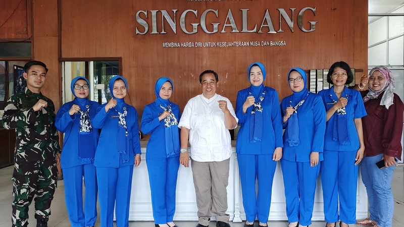 pengurus-jalasenastri-cabang-i-kodaeral-ii-kunker-ke-harian-singgalang