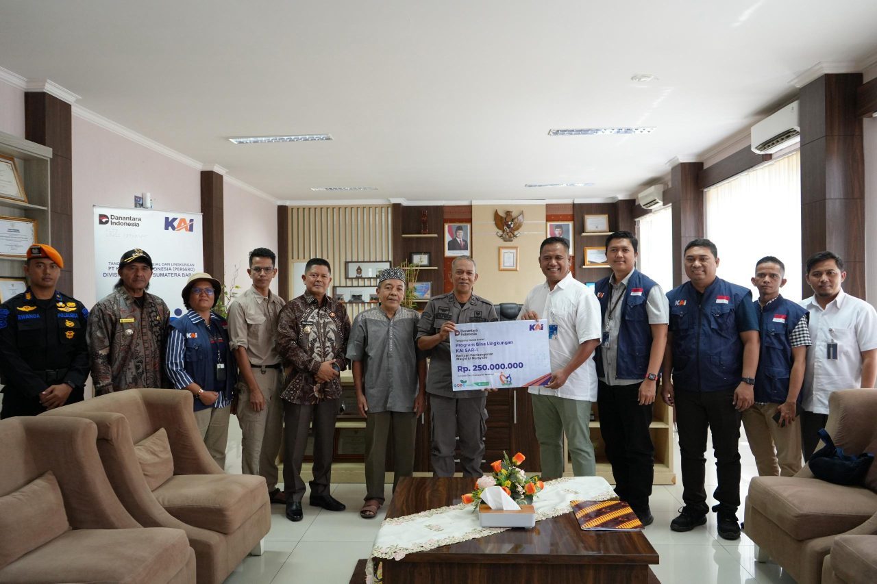 komitmen-berkelanjutan,-kai-divre-ii-sumbar-salurkan-hampir-rp300-juta-dana-tjsl-pada-semester-i-2026