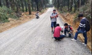 tingkatkan-infrastruktur-jalan-hotmix,-pemkab-dharmasraya-dan-pt-bina-pratama-sakato-jaya-jalin-kerjasama