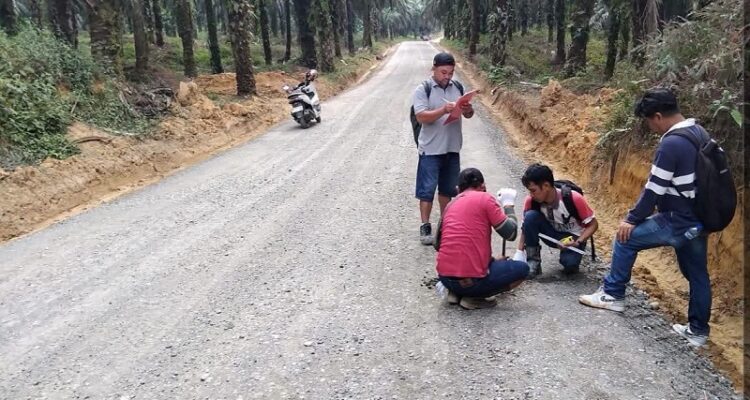tingkatkan-infrastruktur-jalan-hotmix,-pemkab-dharmasraya-dan-pt-bina-pratama-sakato-jaya-jalin-kerjasama