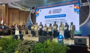 pemkab-pessel-terima-penghargaan-pendidikan-nasional