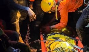 tim-sar-gabungan-berhasil-evakuasi-korban-kecelakaan-dari-jurang-di-sitinjau-lauik