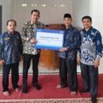 genjot-fasilitas-ibadah-sekolah,-bri-peduli-salurkan-bantuan-ke-mtsn-4-solok