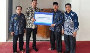 genjot-fasilitas-ibadah-sekolah,-bri-peduli-salurkan-bantuan-ke-mtsn-4-solok genjot-fasilitas-ibadah-sekolah,-bri-peduli-salurkan-bantuan-ke-mtsn-4-solok