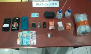 berantas-peredaran-narkoba,-satresnarkoba-polres-pariaman-tangkap-empat-pengguna-sabu berantas-peredaran-narkoba,-satresnarkoba-polres-pariaman-tangkap-empat-pengguna-sabu