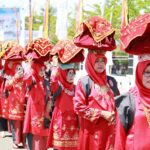 semarak-hut-ke-24-kota-pariaman,-pemko-gelar-makan-bajamba-bersama-masyarakat