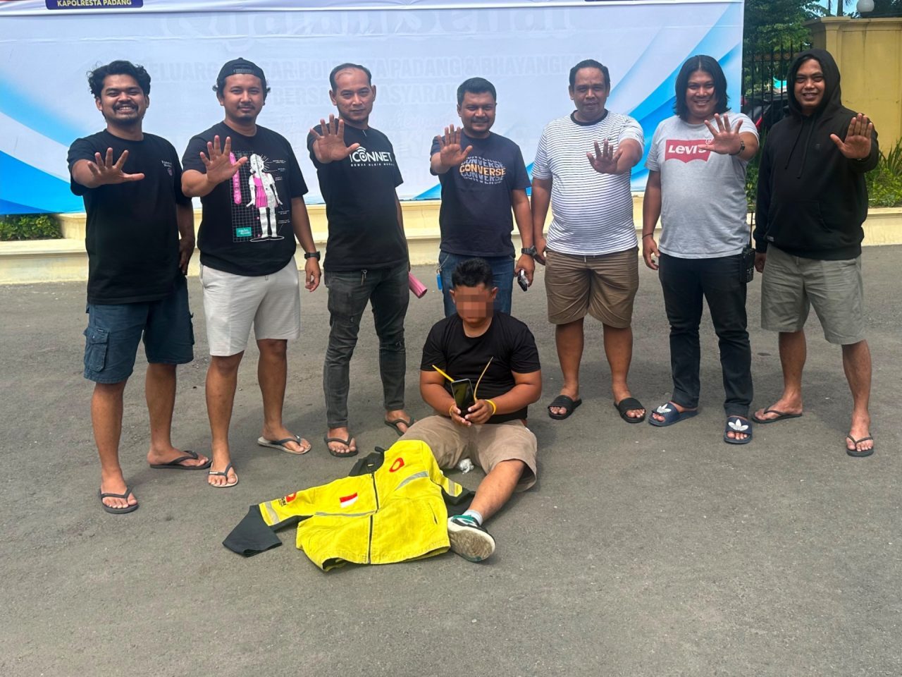 modus-jadi-pembeli,-buruh-harian-lepas-di-padang-nekat-curi-hp-pemilik-kedai-saat-korban-lengah