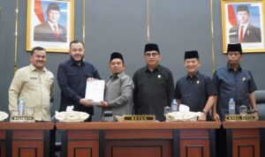 fadly-amran:-pendapatan-daerah-diproyeksikan-meningkat-jadi-rp3,06-triliun fadly-amran:-pendapatan-daerah-diproyeksikan-meningkat-jadi-rp3,06-triliun
