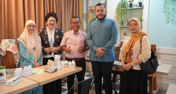 tingkatkan-derajat-kesehatan-masyarakat,-pemko-padang-gandeng-amway-gelar-edukasi
