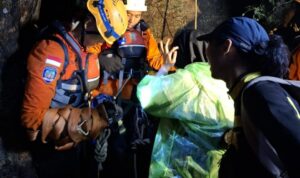 update-kelok-sembilan:-dua-warga-bukittinggi-selamat-setelah-mobil-masuk-jurang,-operasi-sar-resmi-ditutup