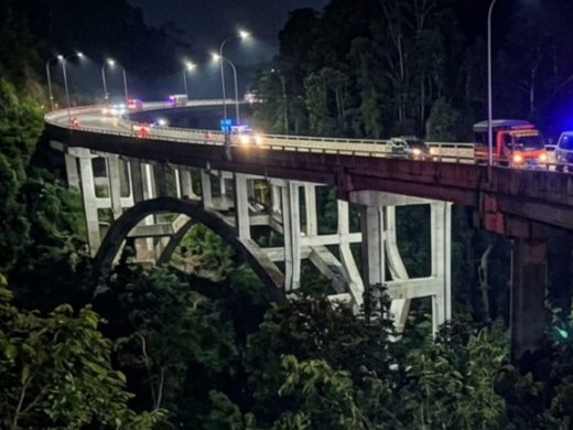 satu-unit-mobil-dilaporkan-terjun-bebas-ke-dalam-jurang-di-kelok-sembilan
