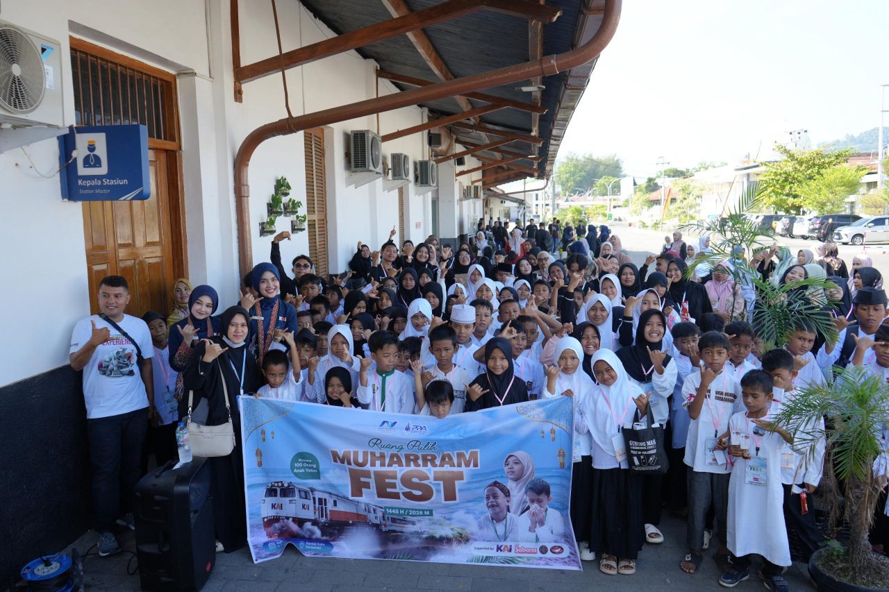 muharam-fest:-kai-divre-ii-sumbar-dan-yai-padang-ajak-170-anak-yatim-plesiran-naik-kereta-ke-pantai-gandoriah