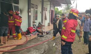 kos-milik-pensiunan-pns-di-surau-gadang-terbakar kos-milik-pensiunan-pns-di-surau-gadang-terbakar