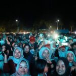 fauzana-dan-ajo-buset-hibur-ribuan-warga-di-puncak-hari-jadi-ke-24-kota-pariaman