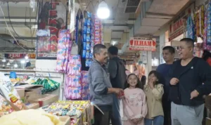 tingkatkan-kenyamanan-pengunjung,-wali-kota-padang-panjang-ajak-pedagang-jaga-kebersihan tingkatkan-kenyamanan-pengunjung,-wali-kota-padang-panjang-ajak-pedagang-jaga-kebersihan