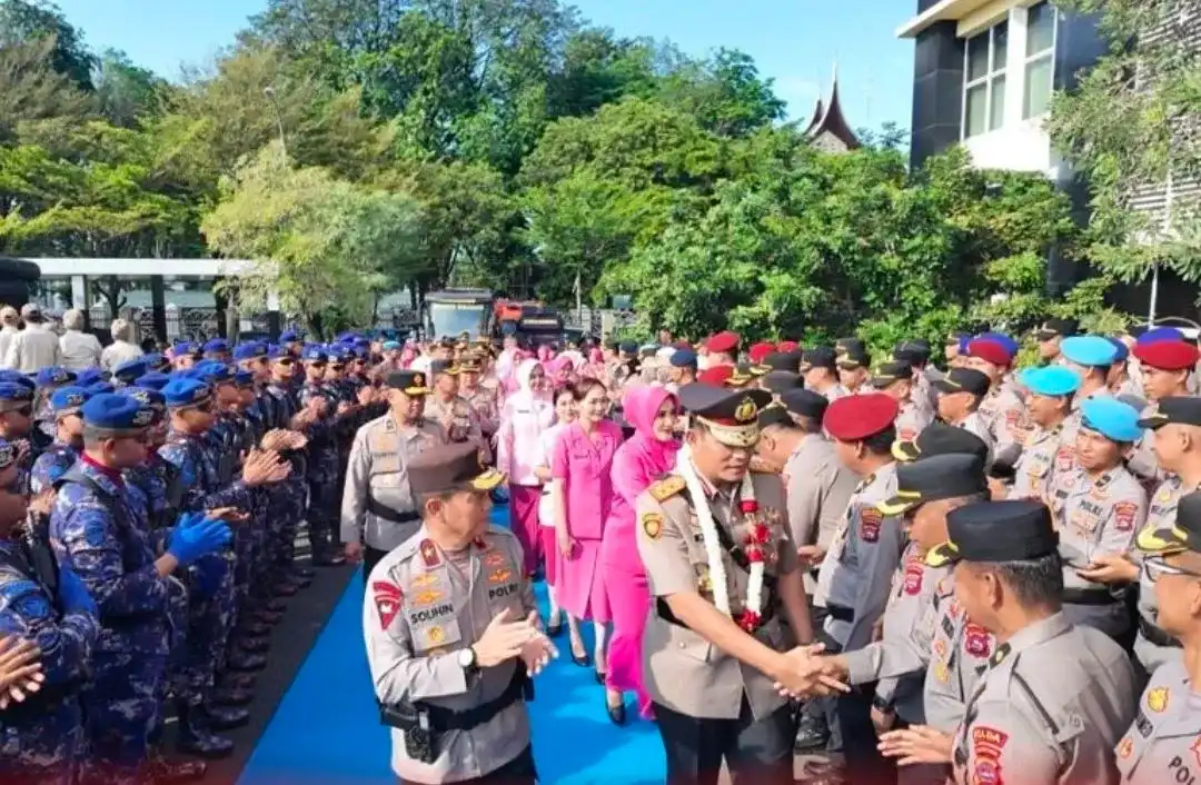 perkuat-sinergi-internal,-polda-sumbar-laksanakan-welcome-parade-kapolda-baru