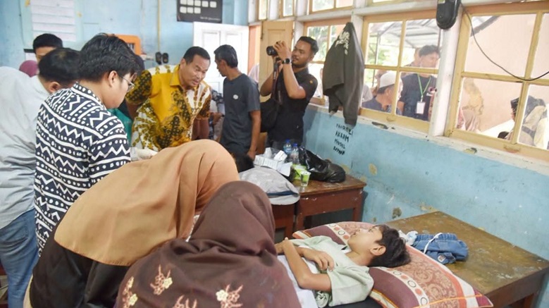 80-anak-ikuti-khitanan-massal-gratis-yang-digagas-angkatan-96-sma-n-1-pariaman
