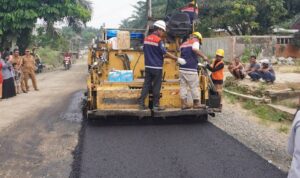 15-tahun-menunggu,-kini-pengaspalan-jalan-poros-koto-gadang-terwujud 15-tahun-menunggu,-kini-pengaspalan-jalan-poros-koto-gadang-terwujud