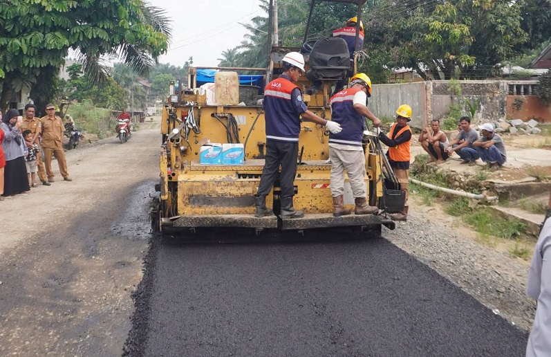 15-tahun-menunggu,-kini-pengaspalan-jalan-poros-koto-gadang-terwujud