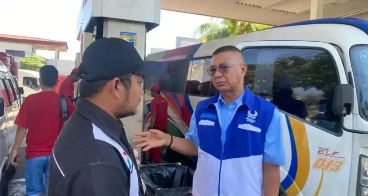 bukan-langka,-ini-penyebab-antrean-panjang-bbm-di-spbu-sumbar