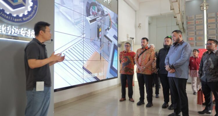 padang-juara-mendunia:-wali-kota-fadly-amran-boyong-rektor-se-kota-padang-jajaki-kerja-sama-dual-degree-dengan-foshan-polytechnic-china