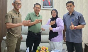 wakil-ketua-dprd-sumbar-evi-yandri-lepas-wasit-inkado-sumbar-ikuti-ujian-sertifikasi-akf-di-bangladesh wakil-ketua-dprd-sumbar-evi-yandri-lepas-wasit-inkado-sumbar-ikuti-ujian-sertifikasi-akf-di-bangladesh