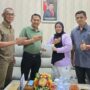 wakil-ketua-dprd-sumbar-evi-yandri-lepas-wasit-inkado-sumbar-ikuti-ujian-sertifikasi-akf-di-bangladesh