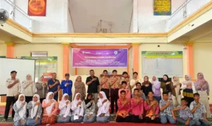 tekan-angka-dbd,-tim-dosen-latih-siswa-sma-negeri-15-padang tekan-angka-dbd,-tim-dosen-latih-siswa-sma-negeri-15-padang