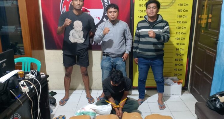 kecelakaan-berujung-apes,-polsek-gunung-talang-amankan-seorang-pria-dengan-25-kg-ganja-kering