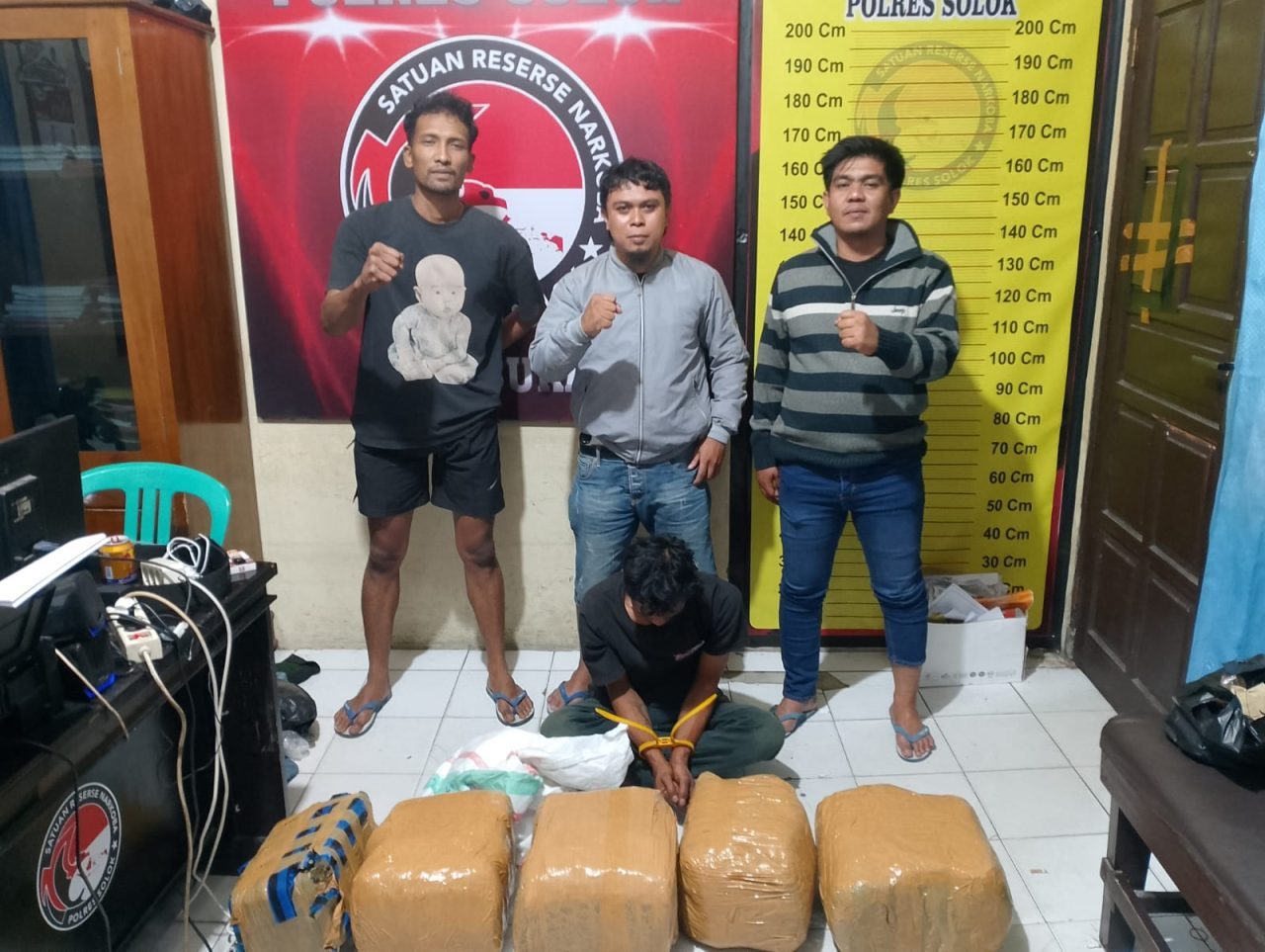 kecelakaan-berujung-apes,-polsek-gunung-talang-amankan-seorang-pria-dengan-25-kg-ganja-kering