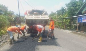 jalan-manggopoh–padang-luar-rusak-parah,-perbaikan-segera-dimulai