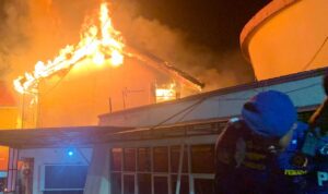 kantor-inspektorat-dan-bapenda-kota-padang-terbakar-dini-hari-tadi,-kerugian-capai-rp1,8-miliar kantor-inspektorat-dan-bapenda-kota-padang-terbakar-dini-hari-tadi,-kerugian-capai-rp1,8-miliar