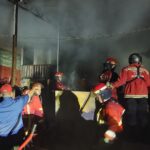 gudang-kopra-di-padang-selatan-hangus-diamuk-si-jago-merah