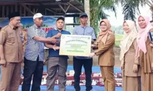 pemkab-dharmasraya-salurkan-12,5-ton-benih-padi-biofortifikasi-untuk-petani pemkab-dharmasraya-salurkan-12,5-ton-benih-padi-biofortifikasi-untuk-petani