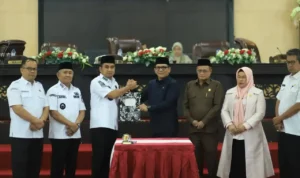 dprd-dan-pemko-solok-sahkan-ranperda-pertanggungjawaban-apbd-2025 dprd-dan-pemko-solok-sahkan-ranperda-pertanggungjawaban-apbd-2025