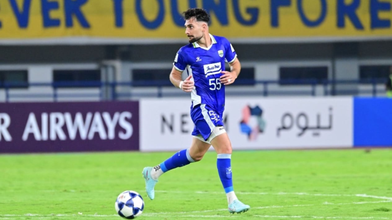 resmi!-persib-bandung-lepas-bek-timnas-irak-frans-putros,-negosiasi-kontrak-baru-berujung-buntu