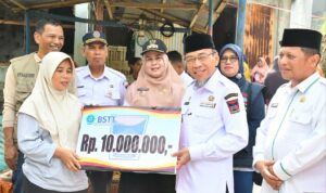 wawako-padang-serahan-bantuan-bagi-dua-keluarga-korban-kebakaran-di-karang-putih-batu-gadang-luki wawako-padang-serahan-bantuan-bagi-dua-keluarga-korban-kebakaran-di-karang-putih-batu-gadang-luki