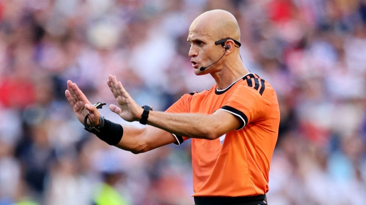 dulu-pimpin-laga-timnas-indonesia-dan-liga-1,-kini-wasit-adham-makhadmeh-bertugas-di-final-piala-dunia-2026